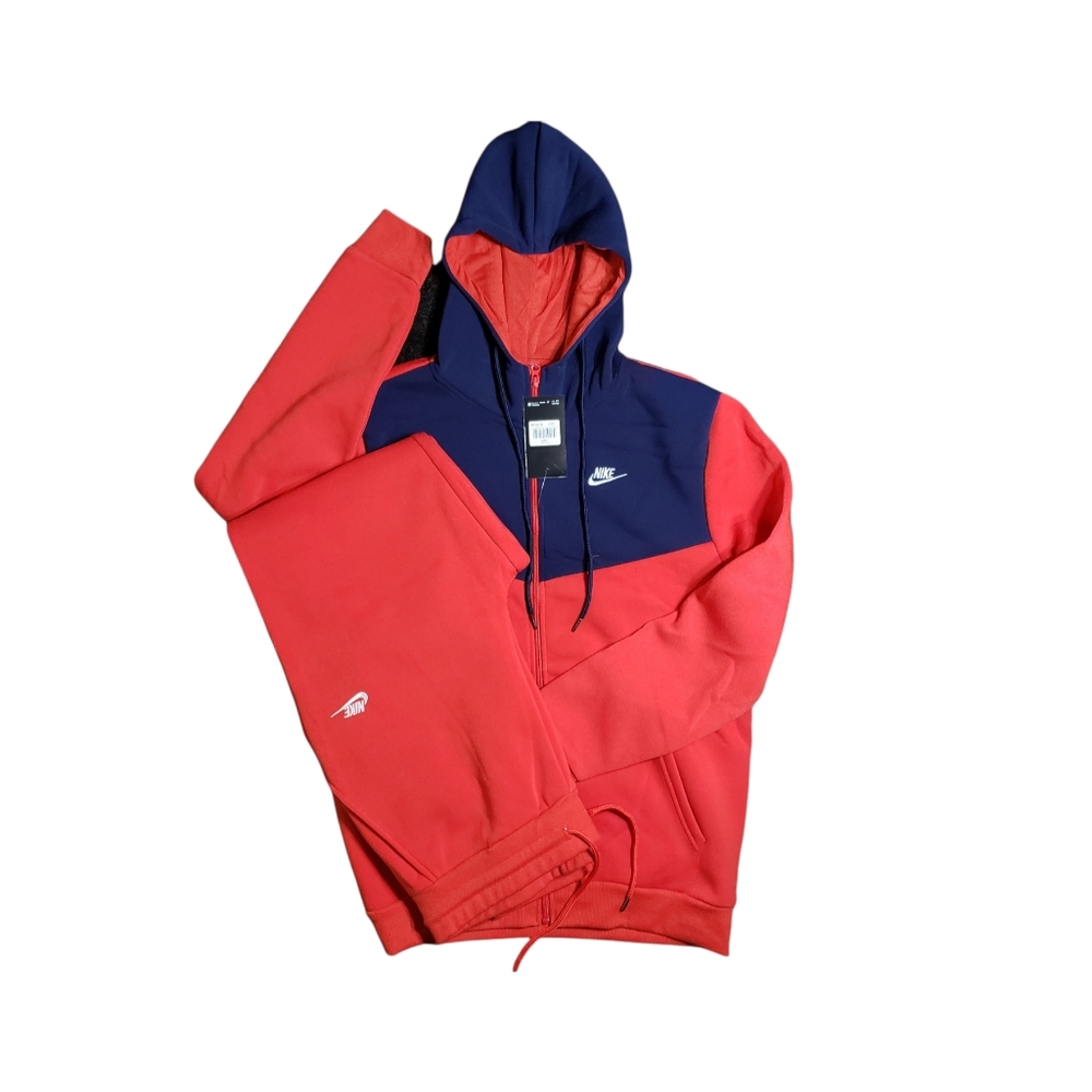 NIKE SWEATSUIT.